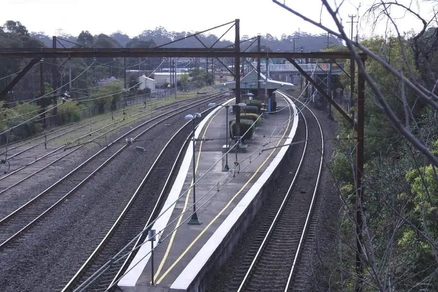 Valley Heights railway station platform and tracks